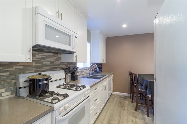 Photo - 628 E Birch St