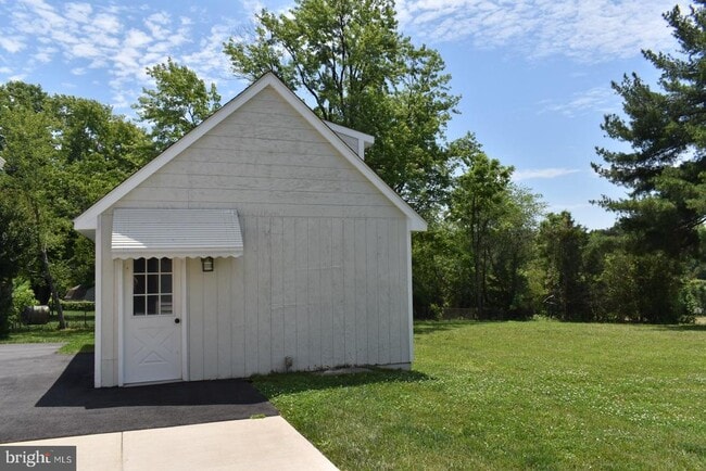 Photo - 4055 Ringwood Rd