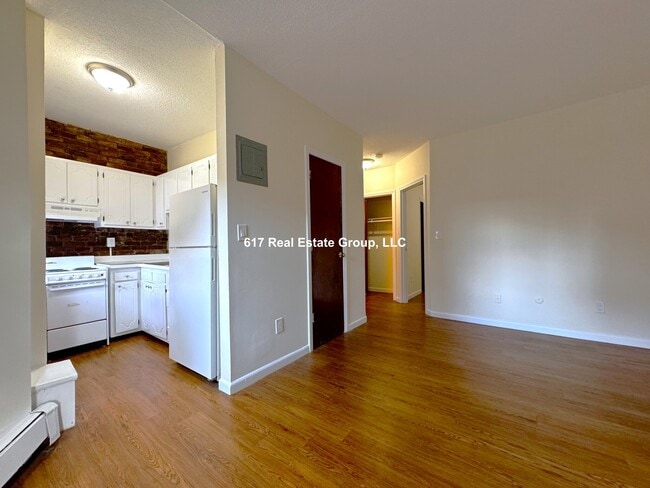 Building Photo - 70 S Huntington Ave Unit 04