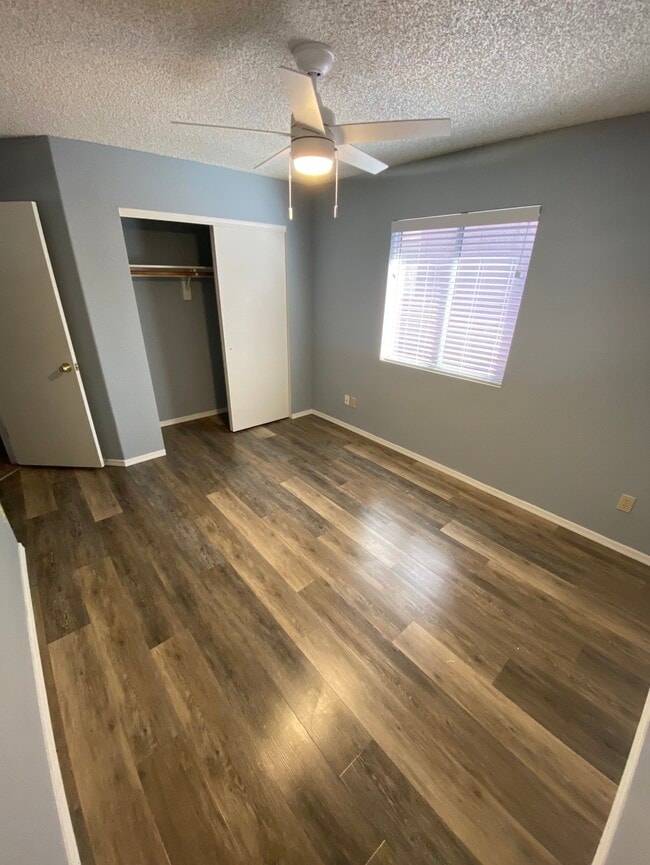 Building Photo - 8881 E Rose Tree St Unit East Room