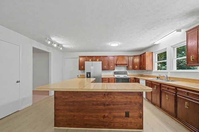 Photo - 151 Country Club Dr