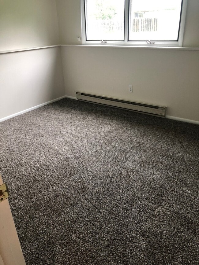 Photo - 3 Bedroom, 1 Bathroom Unit in Duplex for Rent