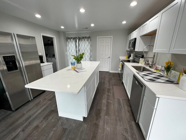 Photo - Fully Furnished rental with excellent cent...