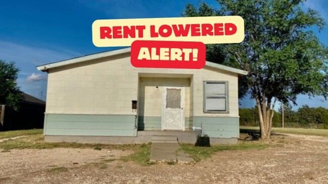 Building Photo - $0 First Month's Rent / $0 Deposit at Move-in