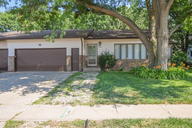 Building Photo - 602 E 57th St