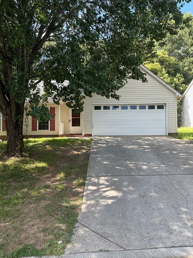 Building Photo - 3 Bedroom, 2.5 Bath Home