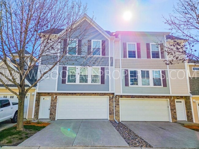 Building Photo - 2-Bedroom, 2.5-Bath Townhome in Urbandale with a 2-Car Attached Garage