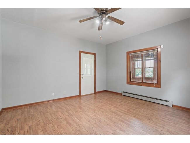 Photo - 216 Belvidere St E
