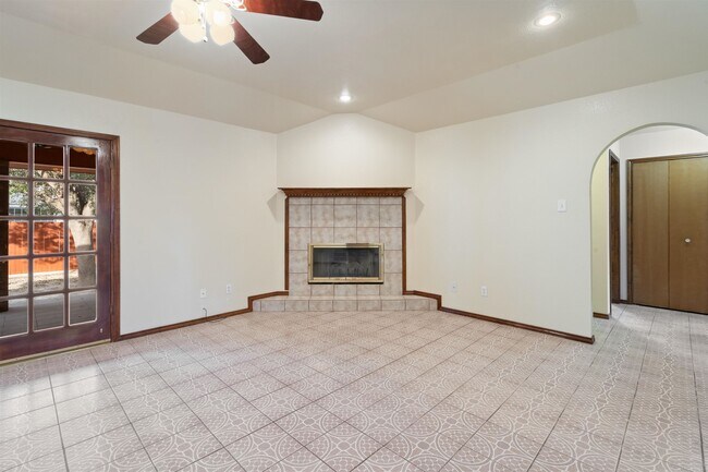 Photo - 104 Virgie St