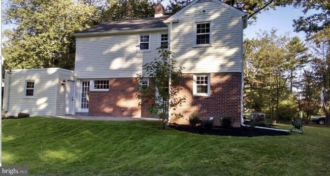 Photo - 402 Elliger Ave