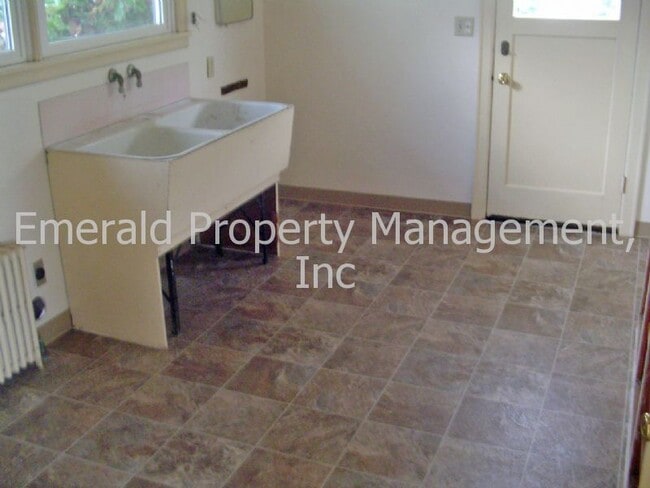 Photo - West Springfield near Autzen large home with basement