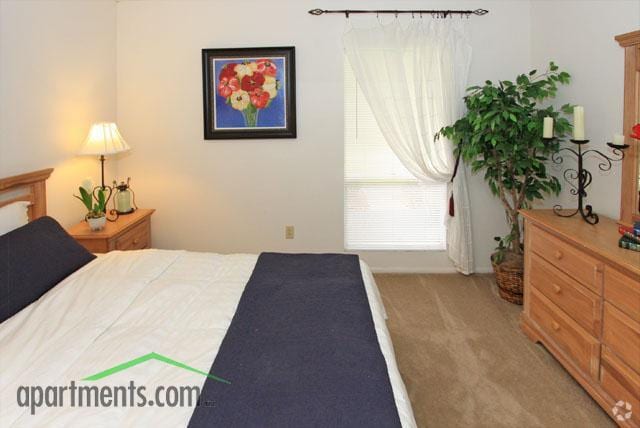 Dormitorio - Dwell at Greenridge Apartments