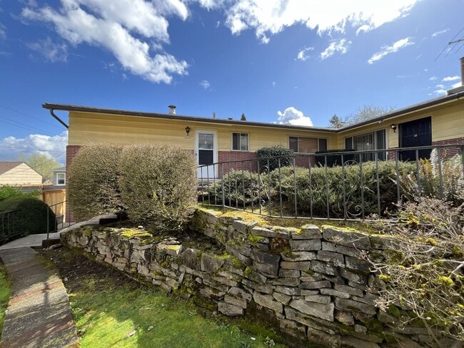 Building Photo - Spacious 3 Bedroom with Bonus Living Area, Patio & Built in Fireplace Unit #4660