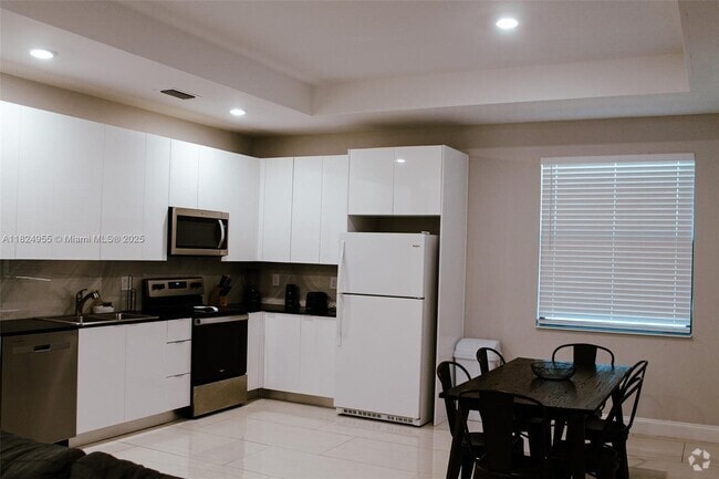 Building Photo - 674 Windermere Dr Rental