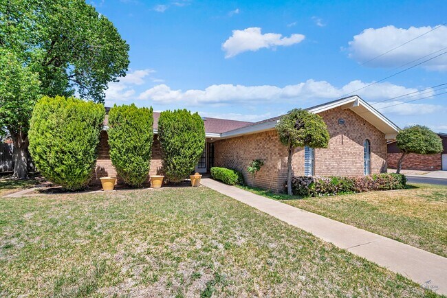 Photo - 1800 W 23rd St