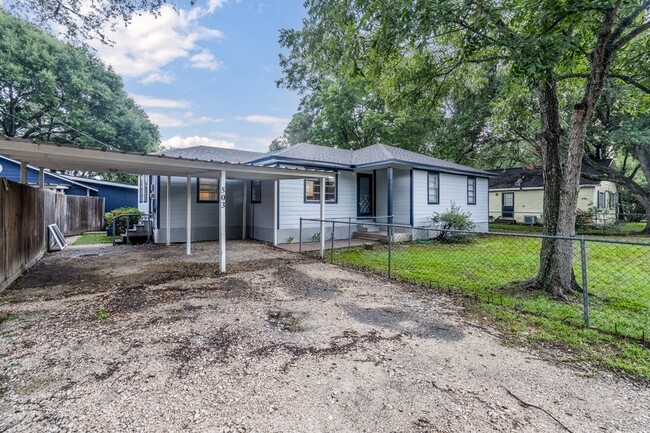 Photo - 503 Carrell St