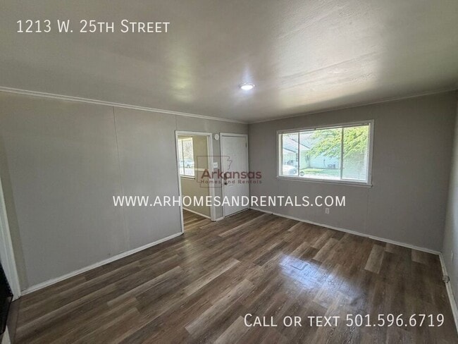 Photo - 1213 W 25th St