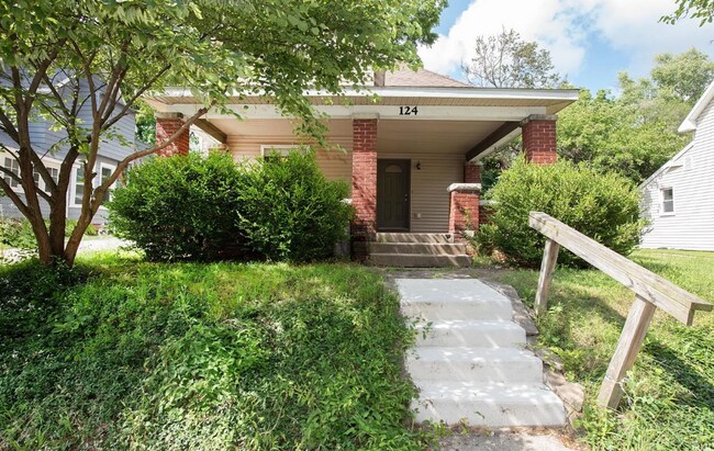 Building Photo - Beautiful 3 Bed off Oak Street Rental