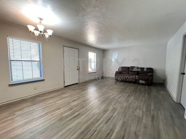 Photo - 1108 N Elm St Unit 3