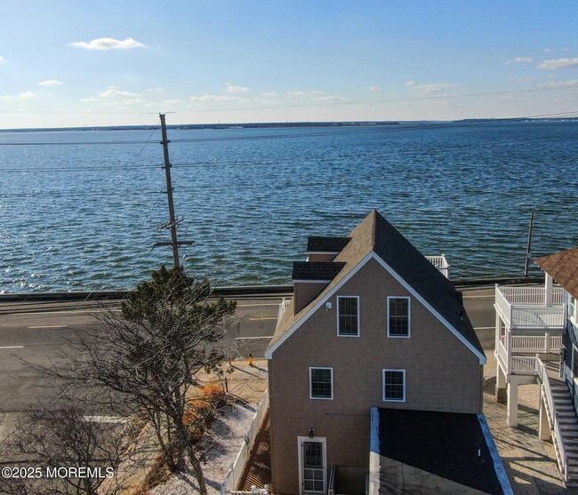 Photo - 300 N Bayview Ave