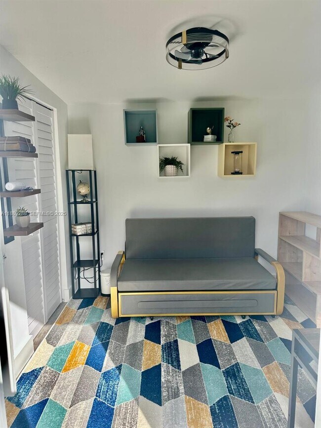 Photo - 2943 SW 36th Ave Unidad STUDIO