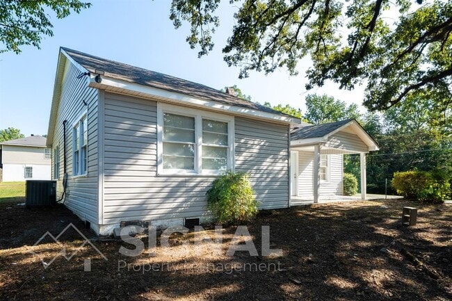 Photo - 2408 2nd St NW