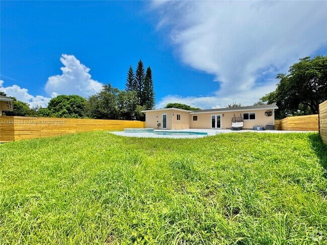 Building Photo - 14450 SW 24th St Rental