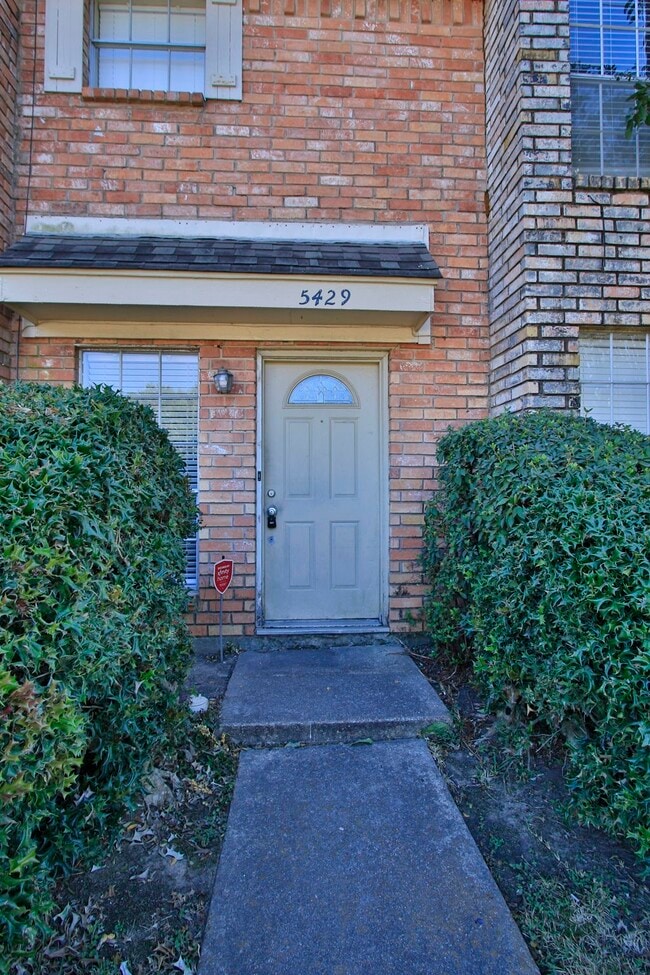 Photo - 5429 10th St