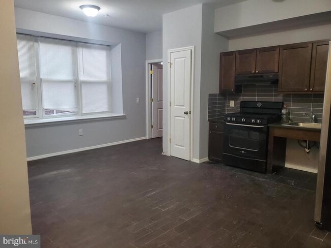 Building Photo - 5052-54 Walnut St Unit 104 Rental