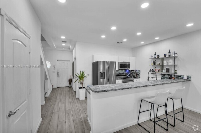 Building Photo - 2307 Washington St Rental