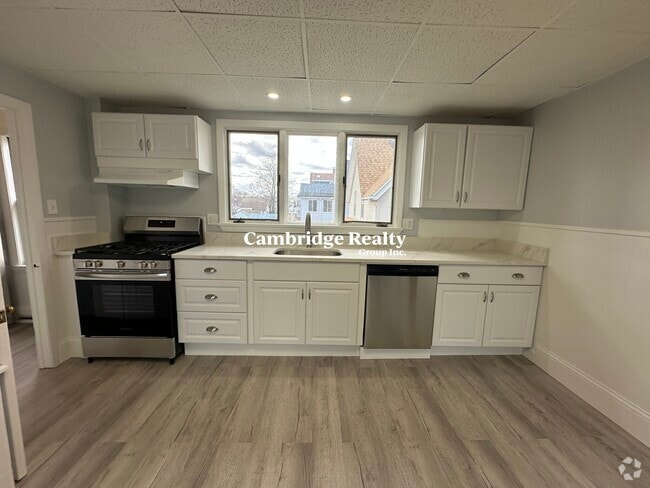 Building Photo - 44 Watts St Unit 2 Rental
