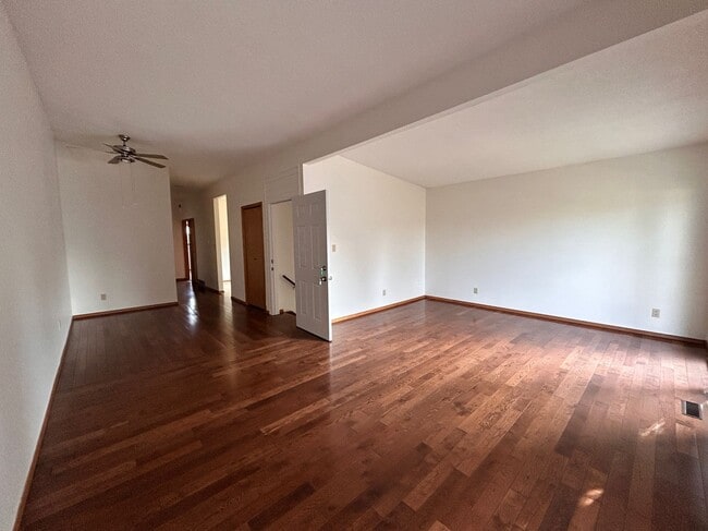 Photo - 4 Bed 2 Bath Unit in Olds, AB Unit A