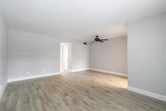 Photo - 300 Layne Blvd Unidad 212