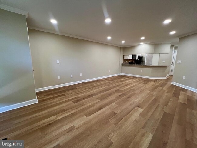Photo - 6924 Fairfax Dr Unit 132