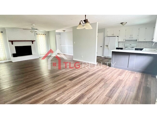 Photo - 609 Catawba Cir N