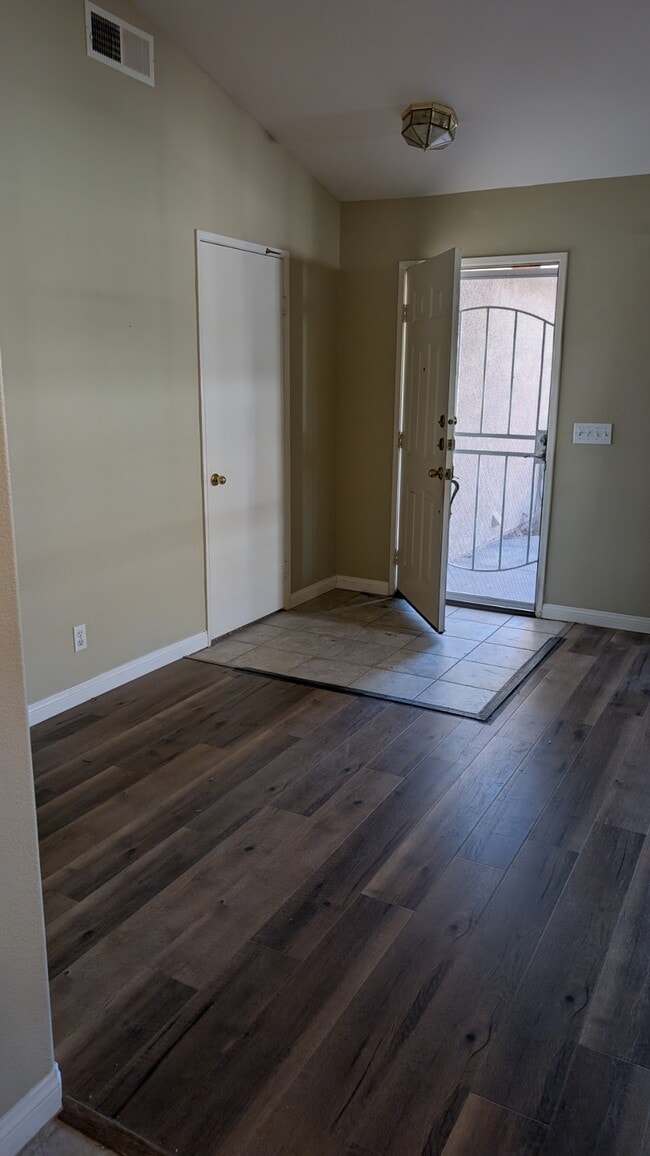 Front Room - 5621 Grand Prix Ct Unit 5621