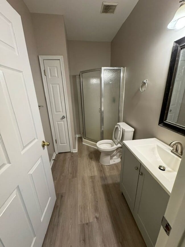 Photo - Condo for rent in Windsor Mill!