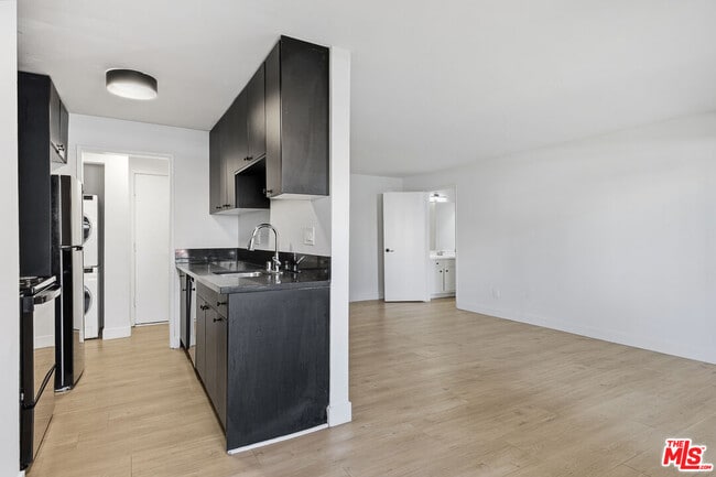 Photo - 1352 S Carmelina Ave Unidad 101