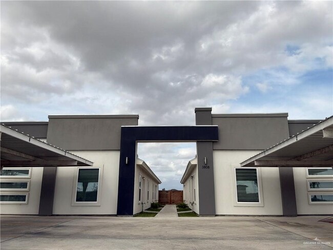 Building Photo - 10 N 40th St Unit 3