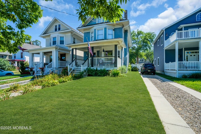 Photo - 610 4th Ave
