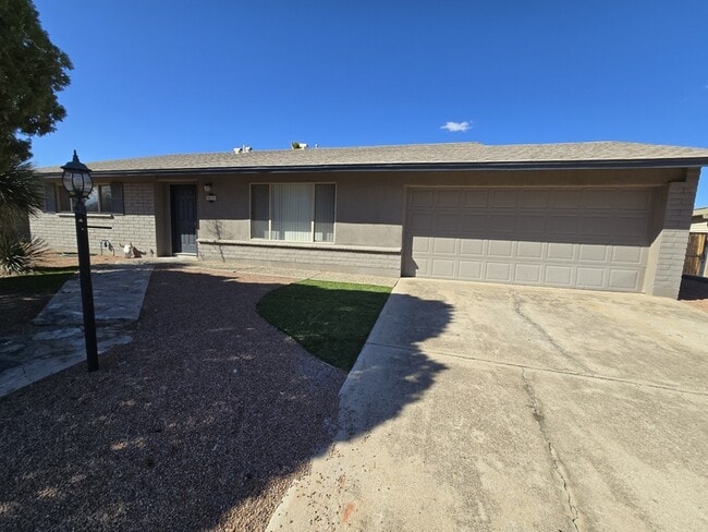 Photo - 8615 E Bellevue Pl