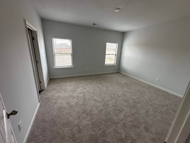 Photo - 90 GREEK FALL Dr