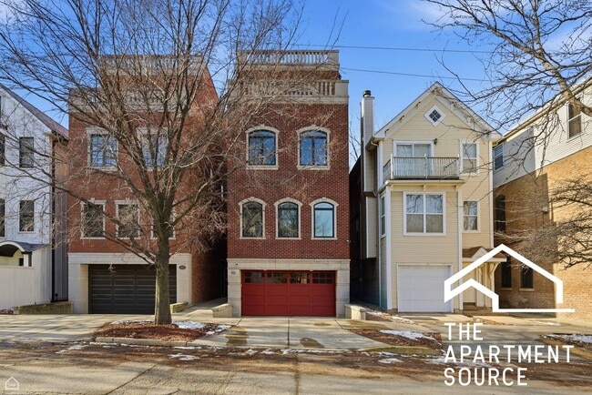 Photo - 952 N Racine Ave