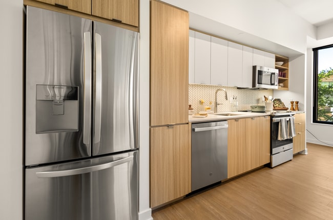 Solaire 7607 Old Georgetown