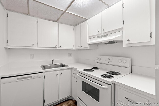 Building Photo - 630 NW 13th St Unit 0150