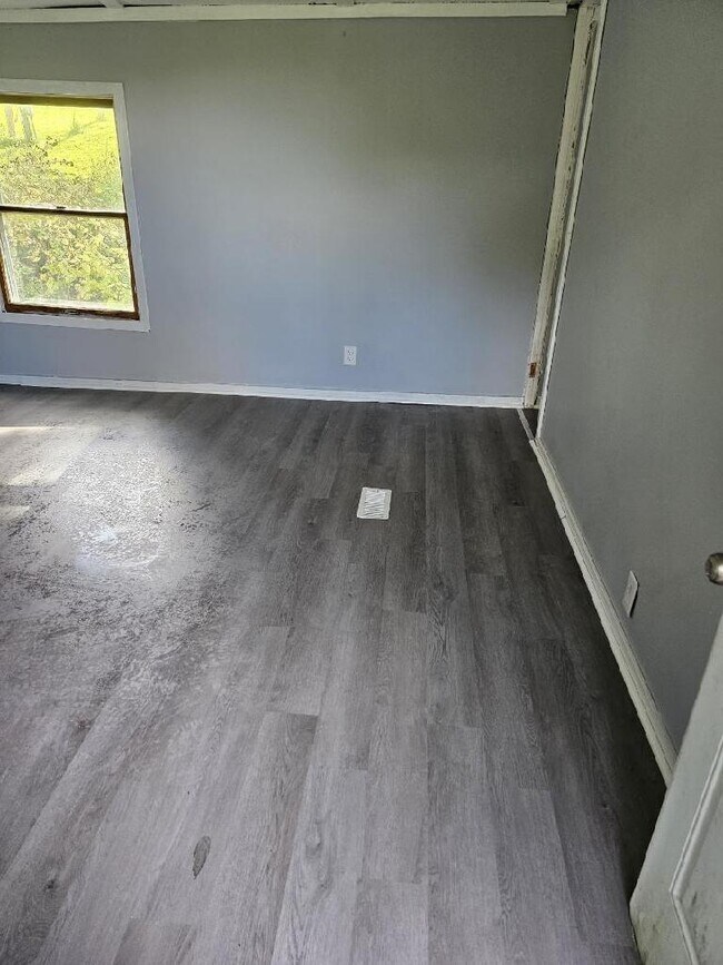 Photo - 435 Parsons Rd