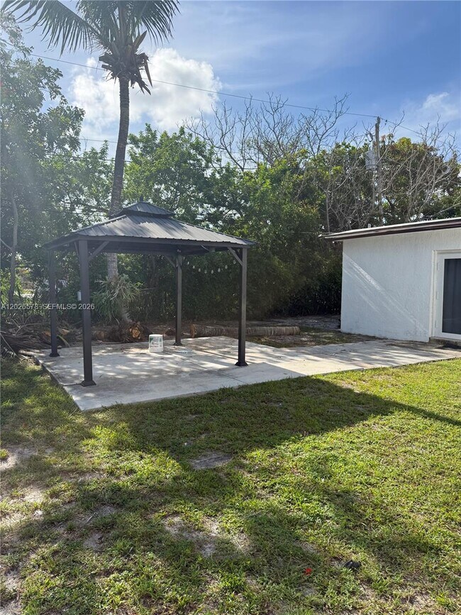 Building Photo - 1816 NW 25th Terrace Unit 2