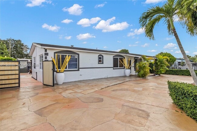 Photo - 860 Curtiss Dr