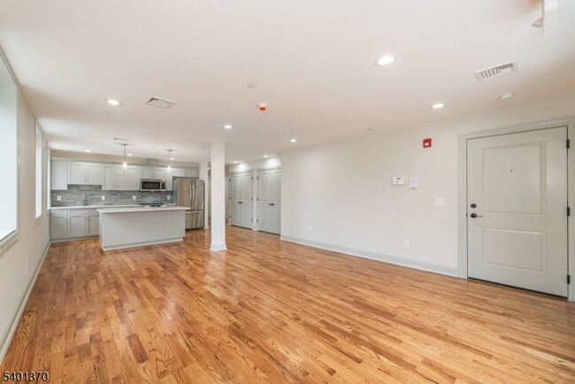 Building Photo - 248 US-46 Unit B