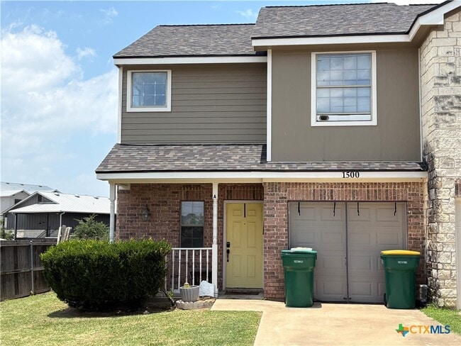 Building Photo - 1500 N Claremont Cir